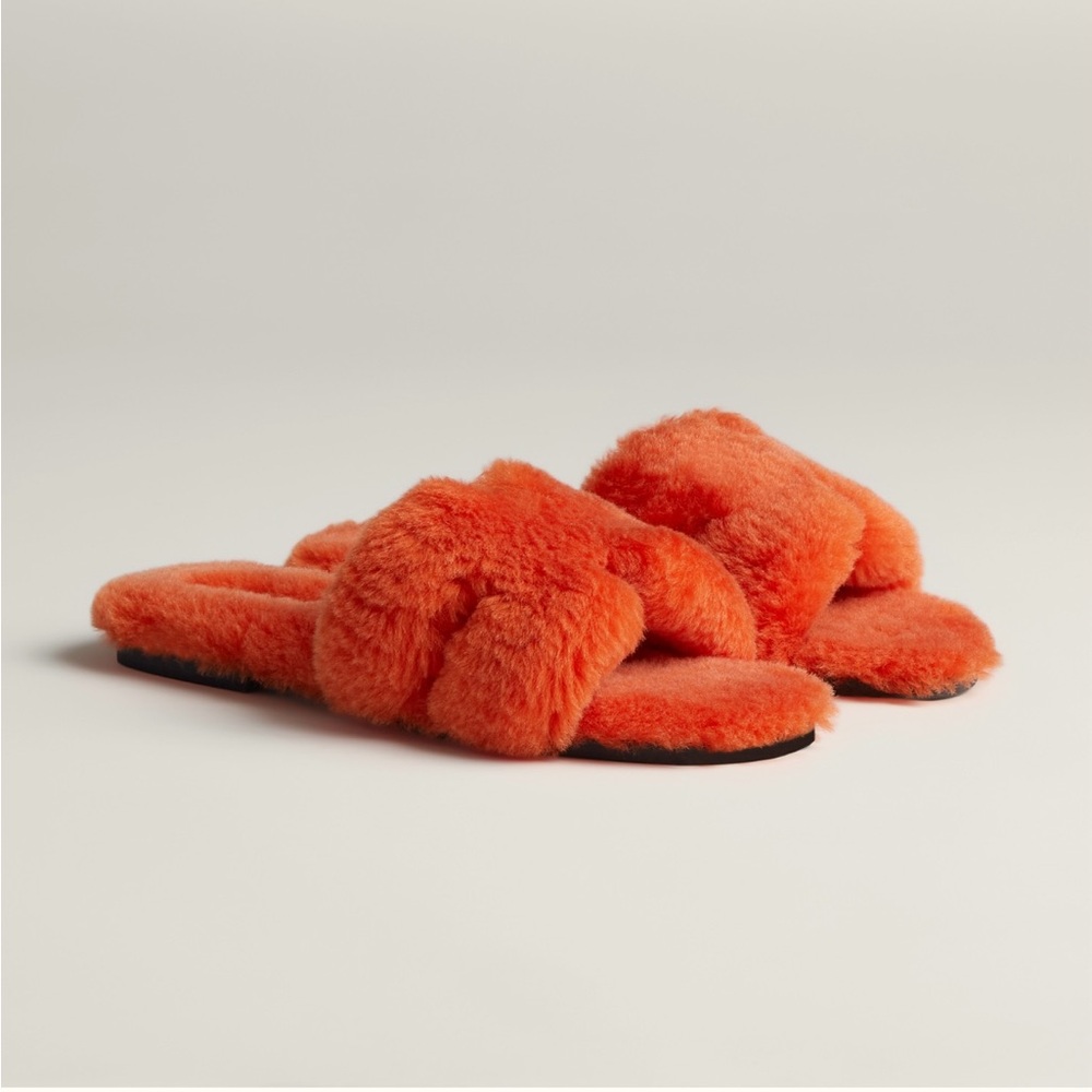Brand New Hermes Oran shearling sandal Size 39.5/40 or 9.5/10 Orange Papaya